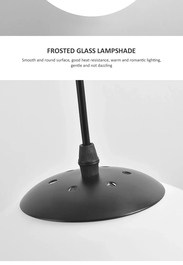 Pendelleuchte mit Milchglas und schwarzem oder goldenem Kabel | Flora