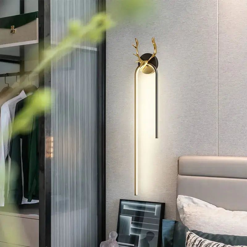 Hirsch Wandleuchte, schwarz und gold | Vitalis