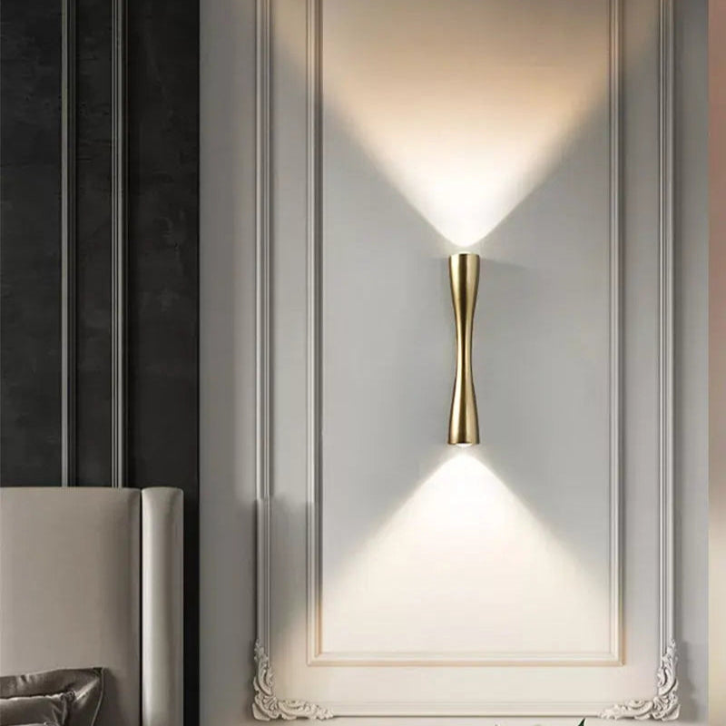 Wandleuchte Wohnzimmer, Lamellenwand | Aurum