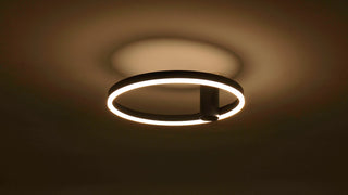 Schwarze Deckenleuchte Ø40 cm Lysrum mit Rohr von 12 cm im Interieur