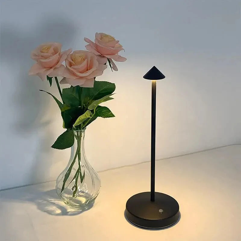 Tischlampe Design, Moderne Tischleuchte, Tischlampen Kabellos, Tischlampe Kabellos, Tischlampen mit led, tischlampen gold, moderne tischlampe, tischlampen touch