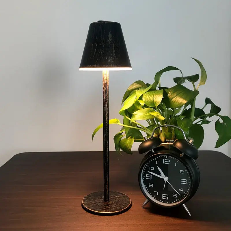 Tischlampe Design, Moderne Tischleuchte, Tischlampen Kabellos, Tischlampe Kabellos, Tischlampen mit led, tischlampen gold, moderne tischlampe, tischlampen touch