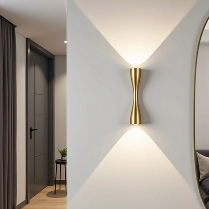 Wandleuchte Wohnzimmer, Lamellenwand | Aurum
